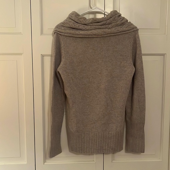 Grey Sweater from Banana Republic - Picture 2 of 4
